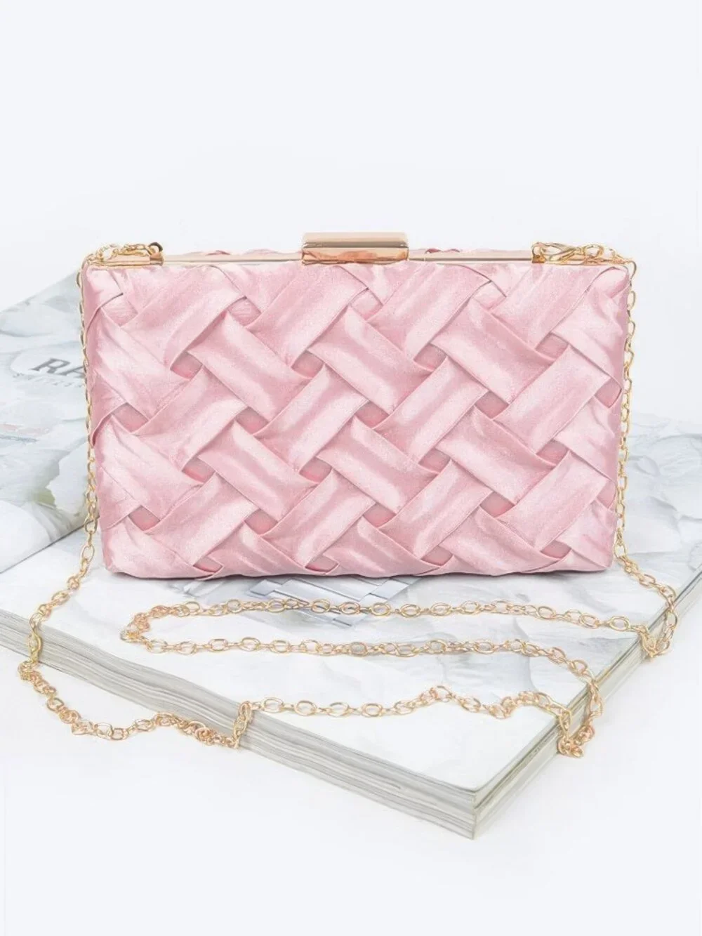 Cross Hatched Chain Clutch